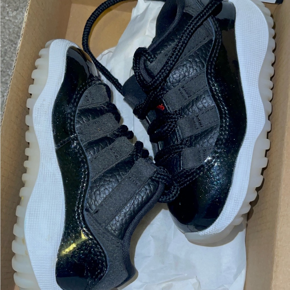 JORDAN 11 RETRO LOW